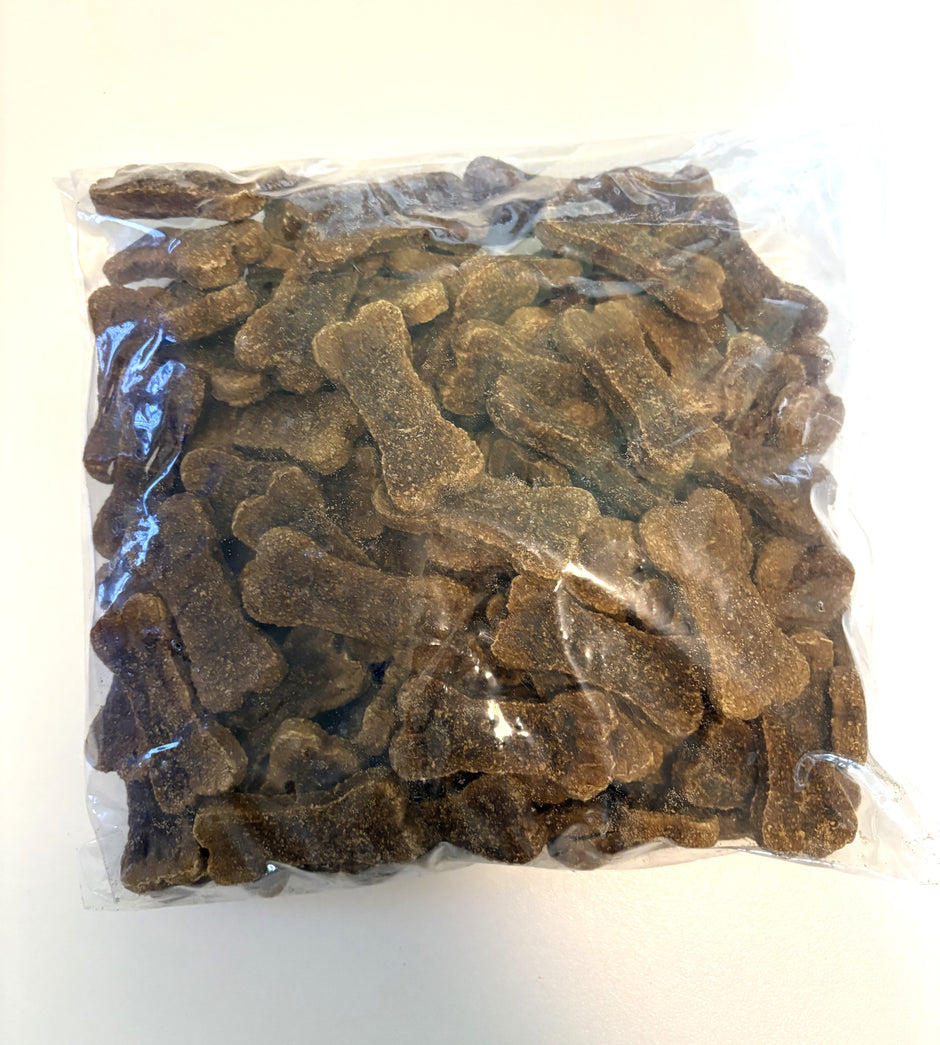 Clear resealable bag filled with bone-shaped chicken and beef liver dog biscuits, 1kg pack by GoPetPlace