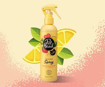 Pet Head Felin' Good Dry Clean Spray for Cats in Lemonberry, 300ml yellow trigger-spray bottle, surrounded by lemon slices and leaves on a pale yellow background.